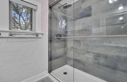 Blue Reverie - Downtown Cottage - Foto 28