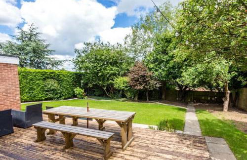 Very Large 5 Bed House Higham Ferrers family and contractors king beds Sky TV Pool Table Gym - Foto 5