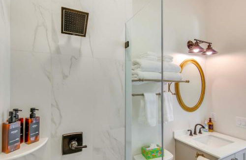 Modern Mountain-View Gem with Deck in Glenville - Foto 23