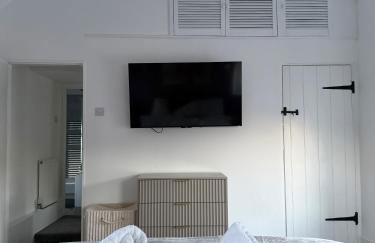 Northcliffe - Stylish Stone Cottage - Spa Bath - Peak Views - Photo 32