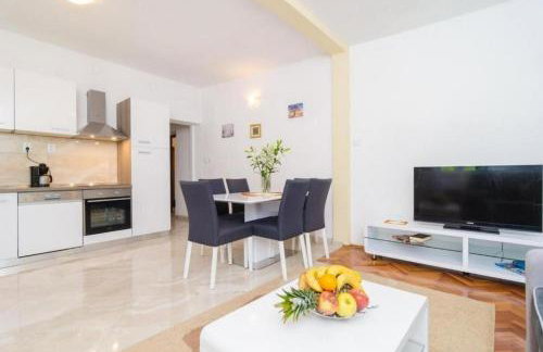 Tranquil Villa with Pool - Photo 6