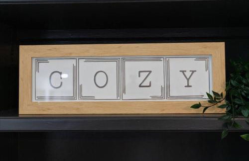 Super Comfy Home with Hot Tub! - Photo 4