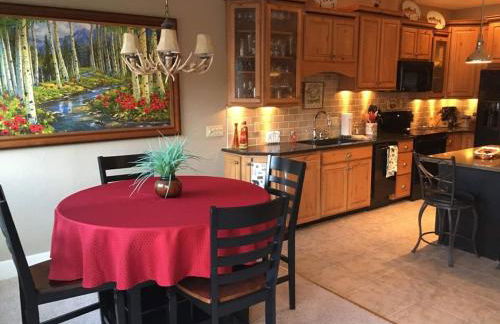 Riverfront condo with balcony, king bed STR#267 - Photo 5