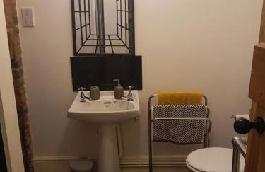 Delighful self catering in the heart of Glastonbury - Photo 3