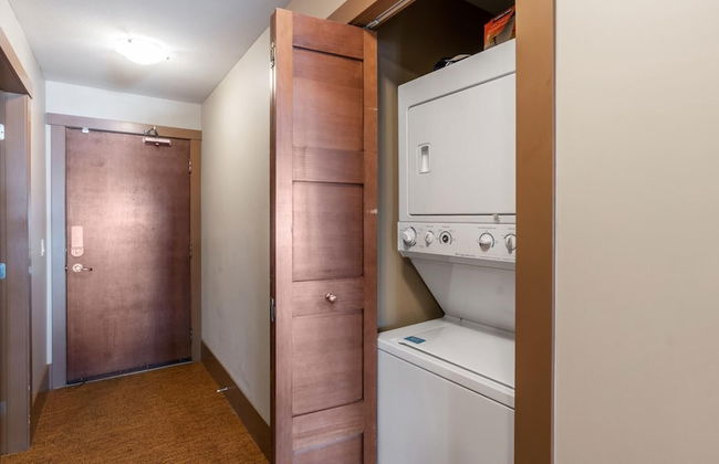 Raven's Nest - Luxury Pet Friendly Condo w/ Private Hot Tub & Mountain Views - Foto 33