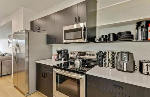 3 Min to DT - 2 Car Garage - Lux Townhome - King Bed - Foto 29