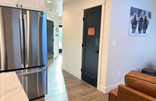 Peaks & Pines Modern Gem, 2 Kings, Bunks, Hot Tub, Walkable, Kid's Cove - Foto 20