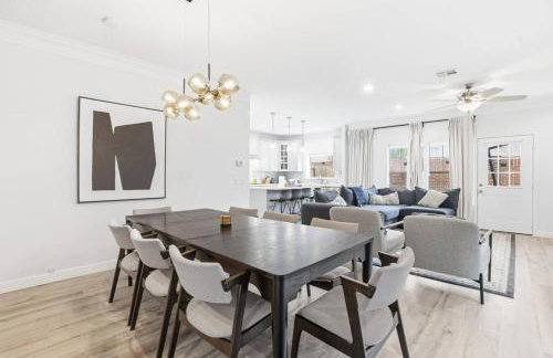 O18B Spacious 3BR Home Sleeps 10 With 2 Living Areas - Foto 13