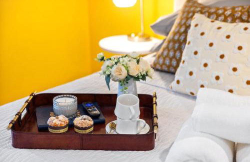 Chic Home with Large Private Yard! Hot Tub, Close To Downtown - Foto 13