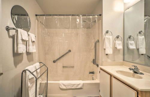 1 Mi to Dtwn Cathedral City Condo with Balcony - Foto 21