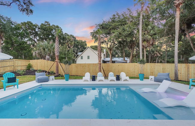 Southern Oasis by Avantstay 0.5mi Walk to the Beach, Pool, Patio, Large Yard - Photo 61