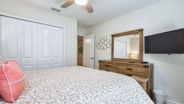 Storey Lake-6 Bedroom Pool Home - 1675STR 6 Home by RedAwning - Foto 5, Habitación