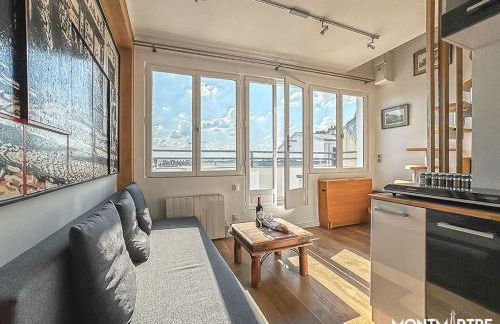 Montmartre vue sur les toits de Paris et la Tour Eiffel - Foto 2