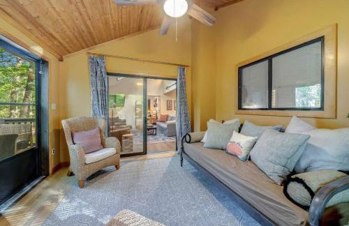 Secluded Retreat w Hot Tub, FirePit & Pool Access - Foto 11