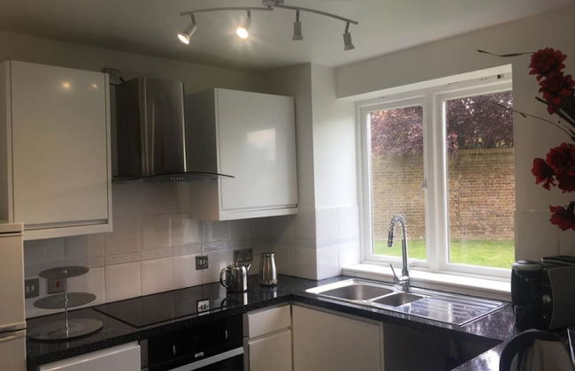 2 Bed Flat, Dedicated Workspace, Parking, 4KTV - Photo 6