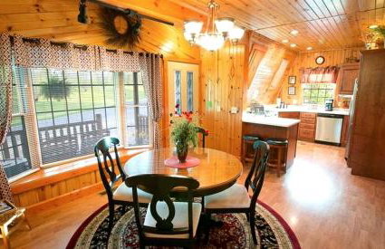 Romantic Forest Cabin with Amazing Private Deck and Spa in Ohio - Foto 3
