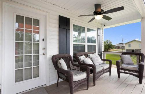 Waterfront Home Game Room Ping Pong Outdoor Bar Area - Foto 42