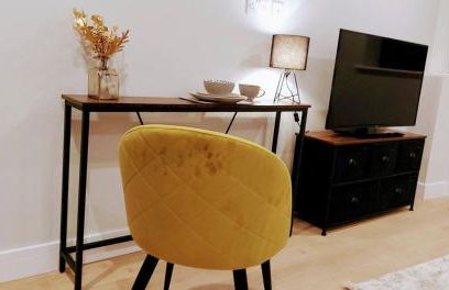 Market Haven Kingsize Studios Town Centre with Netflix, Business & Leisure travellers, multiple units available - Photo 5