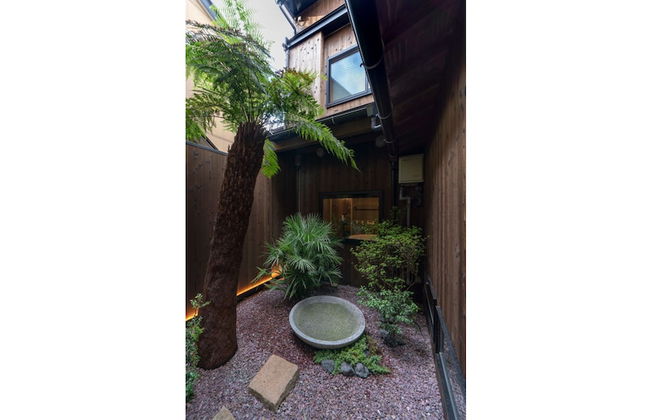 Hinaya Higashiyama - Photo 29