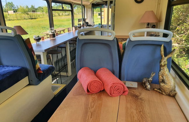 Double Decker Bus on an Alpaca Farm Sleeps 8 - Foto 49