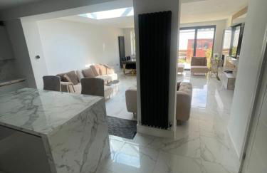 Cosy 4 bedroom house in borehamwood with large onsite parking and large beds - Foto 10