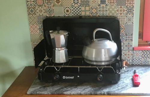 Rosa the Cosy Cabin - Gypsy Wagon - Shepherds Hut, RIVER VIEWS Off-grid eco living - Foto 16