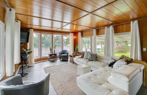 Waterfront Royal Home with Dock and Patio! - Foto 3