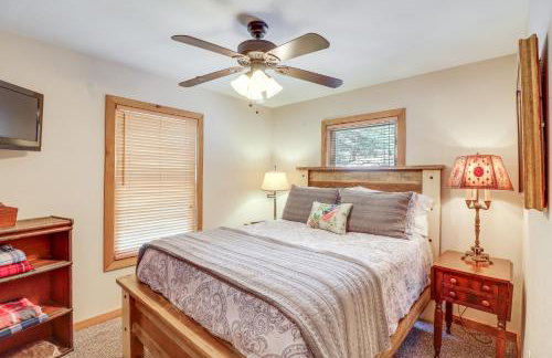 Peaceful Greers Ferry Cabin with Deck and Lake View! - Foto 12