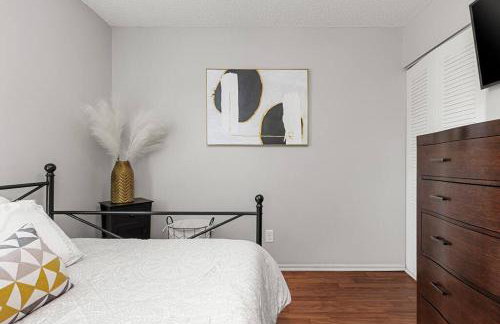 Fly In Style! Charming Townhome 6 Mins from RIC! - Foto 40