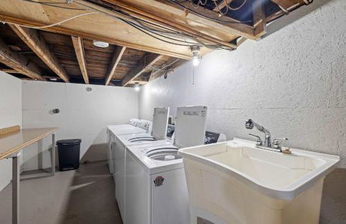 Sleek & Bright 1st Flr Studio Short -Midterm Stays - Photo 13