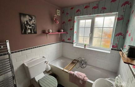 Two bedroomed Cosy cottage close to Wakefield and motorway networks Ideal for long stays and contractors - Foto 21