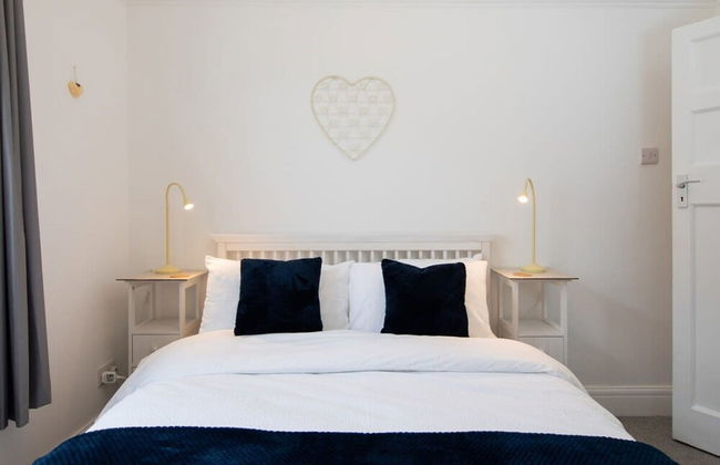 Stunning Beachfront Apt w Balcony Sea Views - Foto 60