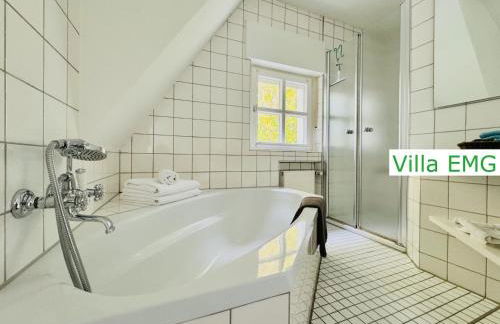 Luxus Ferienhaus Villa EMG Emsdetten nah Münster, Osnabrück, Rheine für Familien Gruppen bis 17 Personen, Pool, Whirlpool, Garten, Kamin, 6SZ - Foto 14