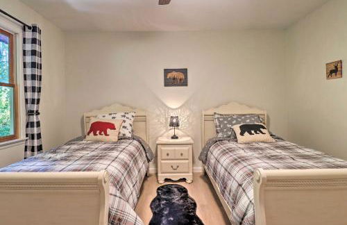 Game Room and Fire Pit Weaverville Family Home! - Foto 19