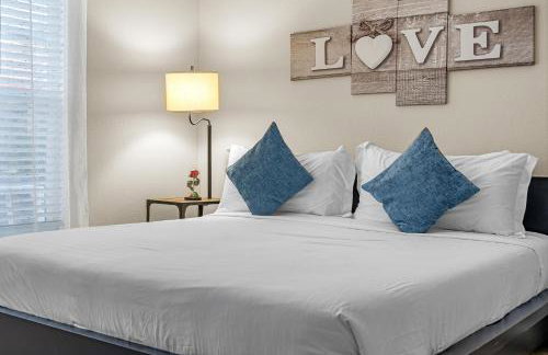 4BR w Heated Pool near Disney & Lake - Sleeps 10 - Foto 23