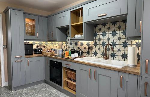 House Sleeps 8-Garden-Parking Near Barry Island - Foto 11