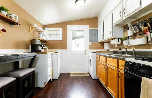 The Huddle & Hangout - 3 Bedroom House Close to ND - Foto 4