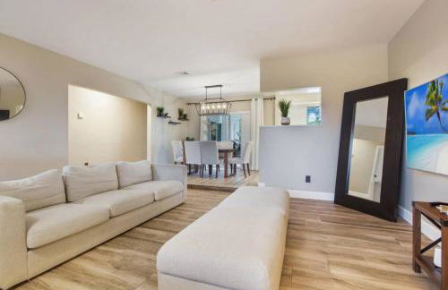 Peaceful retreat with a pool 15 min away beach - Foto 32