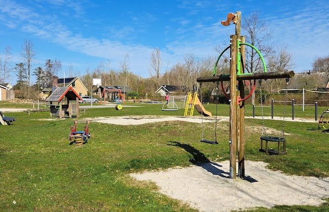 Cozy Holiday Home with Hot Tub in Lauwersoog by Lake - Foto 35