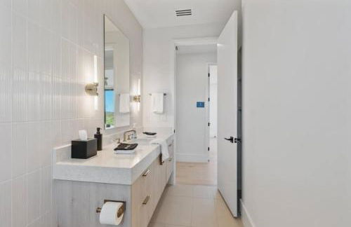 Barton Springs Luxe Heated Pool Spa Sleeps 16 - Photo 71