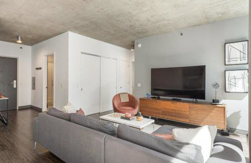 Linea Luxury Living with Indoor Pool and Rooftop Views in The Loop - Photo 21