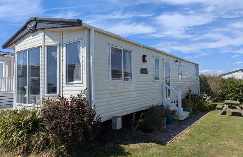 Beautifully presented beachcomber holiday home sited on the Durdle Door holiday park within a few minutes walk from the path that leads to the famous Durdle Door arch and Lulworth cove - Foto 6