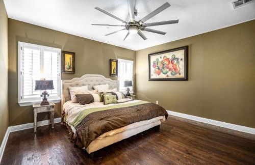 Luxury & Highly furnished upscale w Patio & Garage - Foto 13