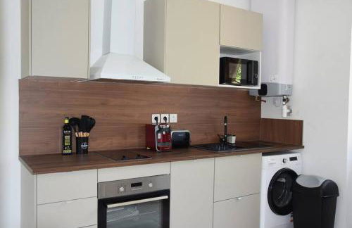 Élégant T2 à Bron, Tramway à 2min, Box Parking, 4Personnes - Foto 21