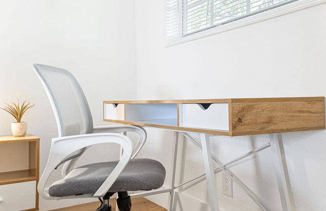 Lovely 2 BR Condo in Sailboat Bend - Photo 10