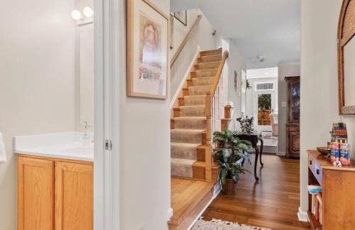 Classy Old Town Getaway 3-BR in Perfect Location - Foto 21