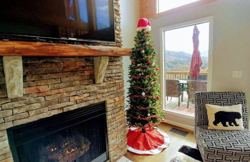 Peace of Heaven, Modern Chic Cabin, Majestic Mountain Views, Hot Tub, Fire Pit, Outdoor Games, Close to Town - Foto 2