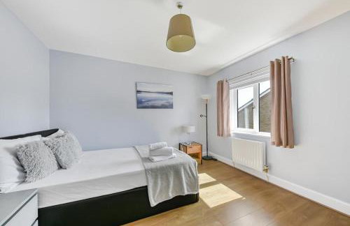 Spacious and Elegant Home with a Beautiful Garden - Foto 10