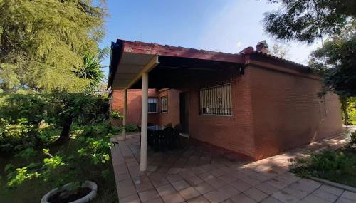 Precioso chalet próximo a Sevilla con jardín y piscina privada 8 personas Wifi gratis 2 salones 4 dormitorios 2 baños - Foto 2