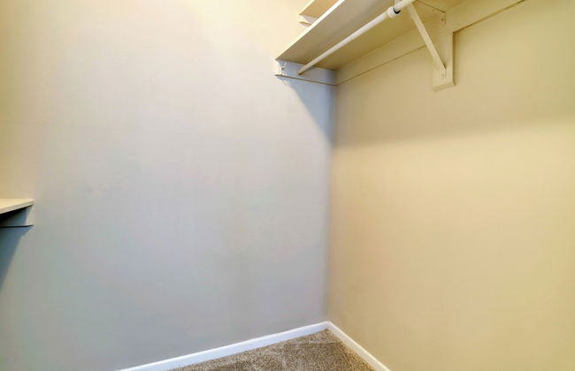 Modern Apartment with Top Amenities - Photo 26